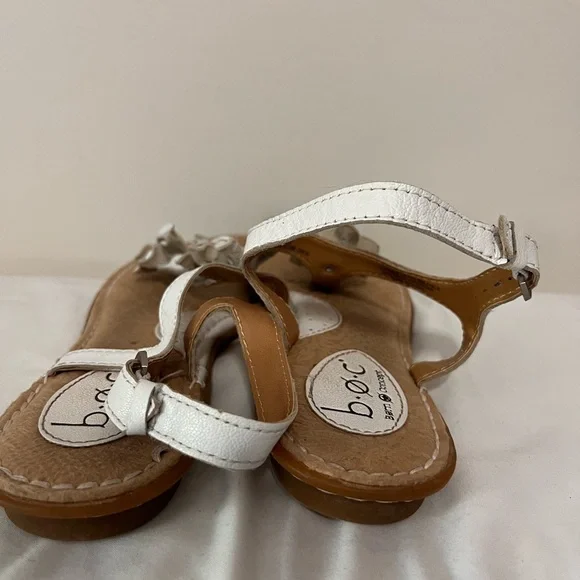 B.O.C. White leather flat sandal in size 9 - Picture 7 of 12